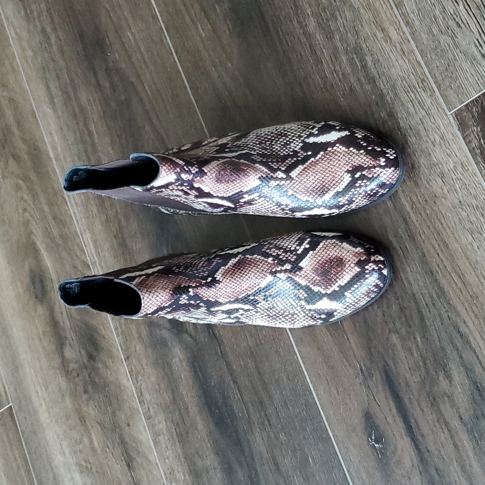 NWT boots